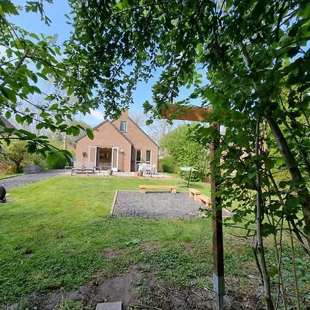 Family Home, Large Garden, Playground Kids, Firepit, Terraces, Sleeps Max 7 And 1 Babycot, Kids Playroom Inside Dom wakacyjny Ewijk