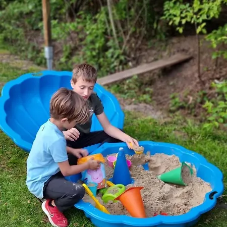 Family Home, Large Garden, Playground Kids, Firepit, Terraces, Sleeps Max 7 And 1 Babycot, Kids Playroom Inside Hébergement de vacances