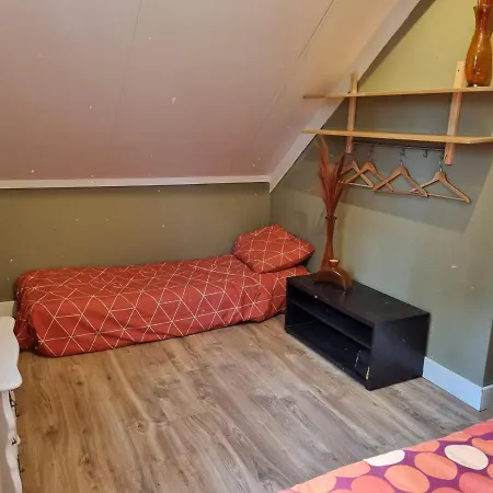 Dom wakacyjny Family Home, Large Garden, Playground Kids, Firepit, Terraces, Sleeps Max 7 And 1 Babycot, Kids Playroom Inside
