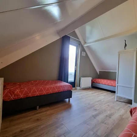 Family Haven: Garden Retreat With Kids' Paradise Holiday home *