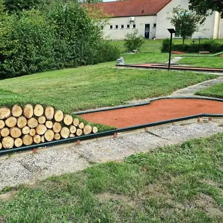 Family Home, Large Garden, Playground Kids, Firepit, Terraces, Sleeps Max 7 And 1 Babycot, Kids Playroom Inside Dom wakacyjny *