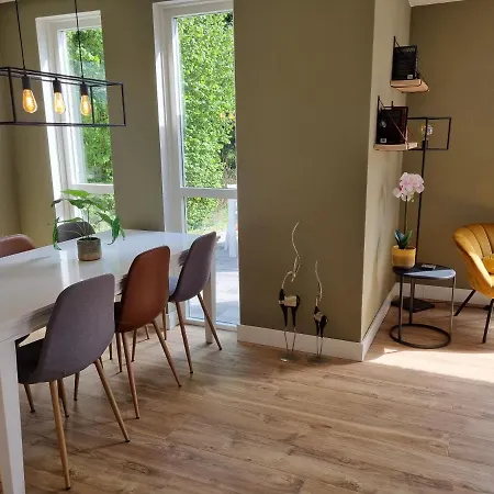 Family Home, Large Garden, Playground Kids, Firepit, Terraces, Sleeps Max 7 And 1 Babycot, Kids Playroom Inside Dom wakacyjny