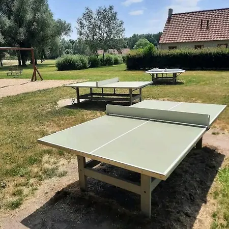 Dom wakacyjny Family Home, Large Garden, Playground Kids, Firepit, Terraces, Sleeps Max 7 And 1 Babycot, Kids Playroom Inside *