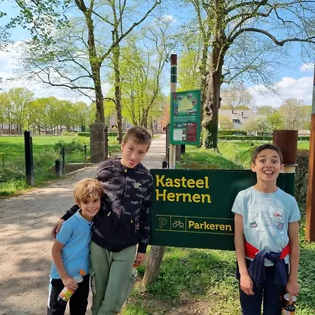 Family Haven: Garden Retreat With Kids' Paradise *