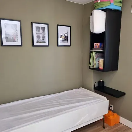 Family Home, Large Garden, Playground Kids, Firepit, Terraces, Sleeps Max 7 And 1 Babycot, Kids Playroom Inside Дом отдыха *