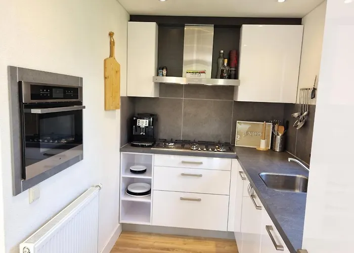 Family Home, Large Garden, Playground Kids, Firepit, Terraces, Sleeps Max 7 And 1 Babycot, Kids Playroom Inside Semesterbostad Ewijk