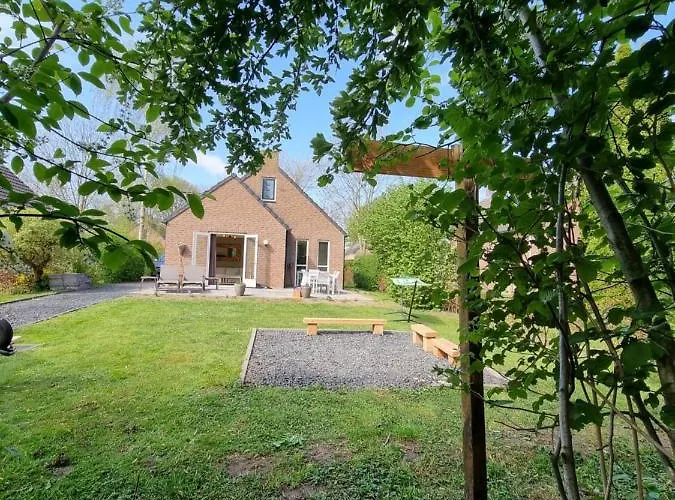 Family Home, Large Garden, Playground Kids, Firepit, Terraces, Sleeps Max 7 And 1 Babycot, Kids Playroom Inside Semesterbostad Ewijk