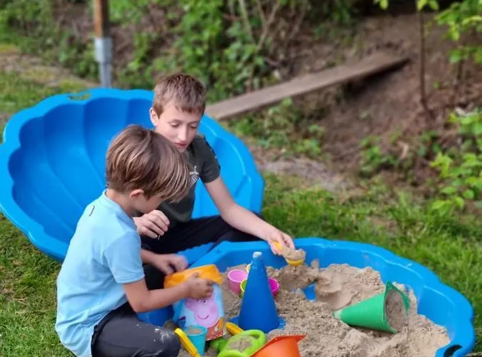 Family Home, Large Garden, Playground Kids, Firepit, Terraces, Sleeps Max 7 And 1 Babycot, Kids Playroom Inside Semesterbostad