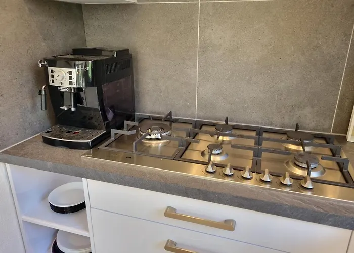 Family Home, Large Garden, Playground Kids, Firepit, Terraces, Sleeps Max 7 And 1 Babycot, Kids Playroom Inside Semesterbostad