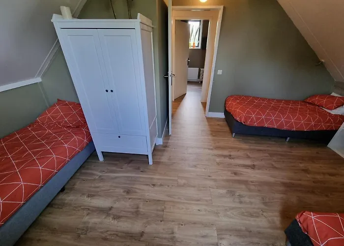 Family Home, Large Garden, Playground Kids, Firepit, Terraces, Sleeps Max 7 And 1 Babycot, Kids Playroom Inside Semesterbostad