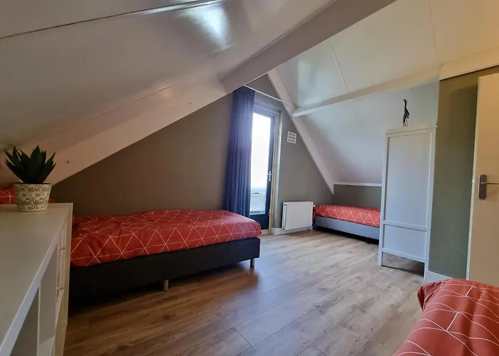 Family Home, Large Garden, Playground Kids, Firepit, Terraces, Sleeps Max 7 And 1 Babycot, Kids Playroom Inside Hébergement de vacances *