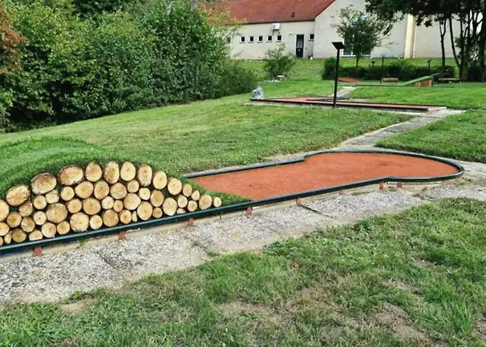 Family Home, Large Garden, Playground Kids, Firepit, Terraces, Sleeps Max 7 And 1 Babycot, Kids Playroom Inside Semesterbostad *