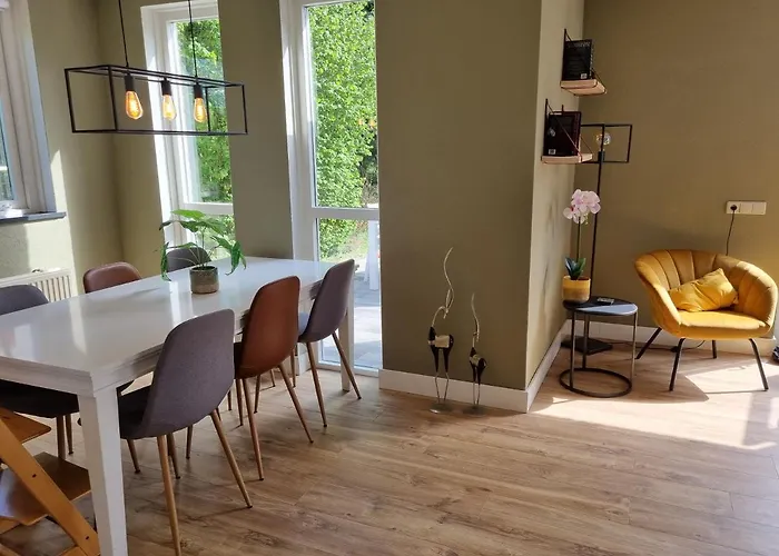 Family Home, Large Garden, Playground Kids, Firepit, Terraces, Sleeps Max 7 And 1 Babycot, Kids Playroom Inside Semesterbostad