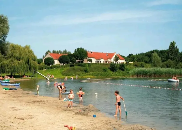 Family Home, Large Garden, Playground Kids, Firepit, Terraces, Sleeps Max 7 And 1 Babycot, Kids Playroom Inside Semesterbostad *