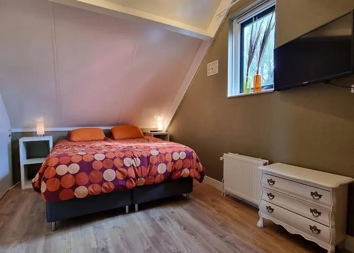 Family Home, Large Garden, Playground Kids, Firepit, Terraces, Sleeps Max 7 And 1 Babycot, Kids Playroom Inside