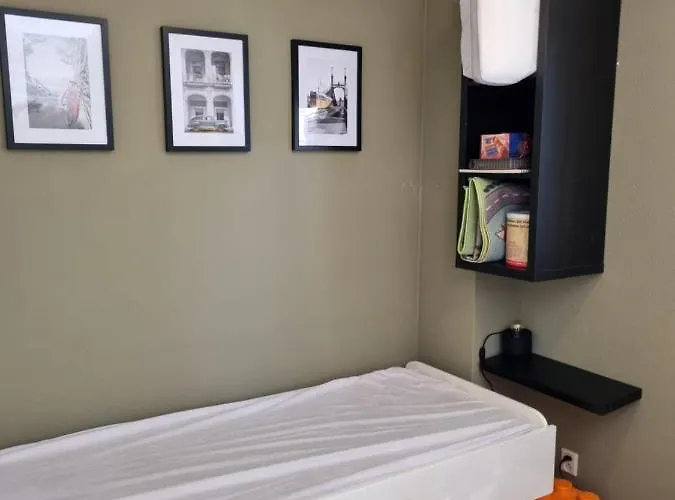 Family Home, Large Garden, Playground Kids, Firepit, Terraces, Sleeps Max 7 And 1 Babycot, Kids Playroom Inside Semesterbostad *