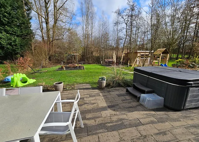 Family Home, Large Garden, Playground Kids, Firepit, Terraces, Sleeps Max 7 And 1 Babycot, Kids Playroom Inside * Ewijk