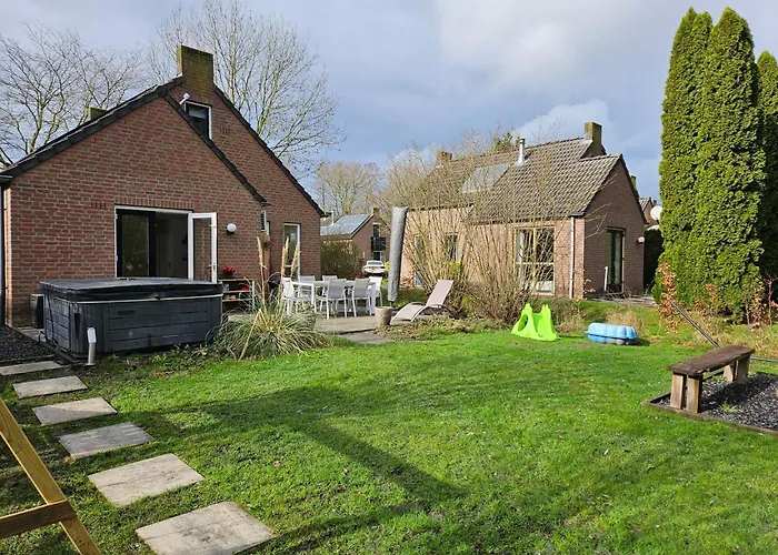 Semesterbostad Family Home, Large Garden, Playground Kids, Firepit, Terraces, Sleeps Max 7 And 1 Babycot, Kids Playroom Inside *