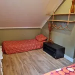 Dom wakacyjny Family Home, Large Garden, Playground Kids, Firepit, Terraces, Sleeps Max 7 And 1 Babycot, Kids Playroom Inside