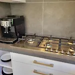 Family Home, Large Garden, Playground Kids, Firepit, Terraces, Sleeps Max 7 And 1 Babycot, Kids Playroom Inside Dom wakacyjny