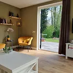 Dom wakacyjny Family Home, Large Garden, Playground Kids, Firepit, Terraces, Sleeps Max 7 And 1 Babycot, Kids Playroom Inside Ewijk