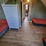 Family Home, Large Garden, Playground Kids, Firepit, Terraces, Sleeps Max 7 And 1 Babycot, Kids Playroom Inside Dom wakacyjny