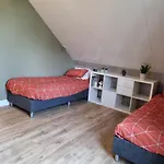 Family Home, Large Garden, Playground Kids, Firepit, Terraces, Sleeps Max 7 And 1 Babycot, Kids Playroom Inside Dom wakacyjny Ewijk